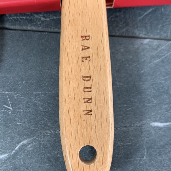 NWT Rae Dunn set of 3 mitten spatula. Length: 8 1/8" - 11 5/8" Width - Picture 5 of 5